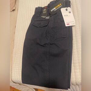 LEVI'S® UTILITY MEN'S PANTS.   New With Tags.   30 x 32
